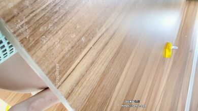 最新流出极品手持厕拍大神偷拍本写字楼最美少妇的极品嫩逼拿她换下的卫生巾打飞机~1